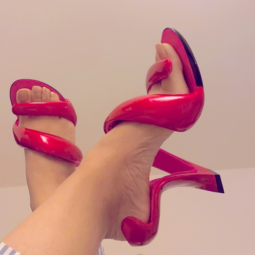 Bottea Veneta inspired coil hot pink heels.